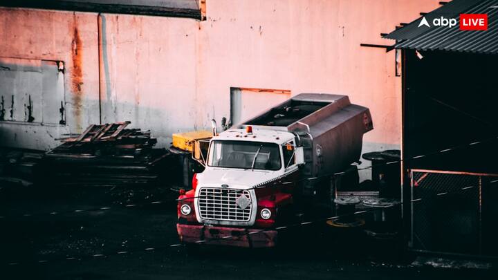 जिन रंगों के कारों की डिमांड सबसे ज्यादा मार्केट में होती है और जो यूनिक रंग होता है. उसका दाम बाकी रंगों के गाड़ियों से थोड़ा ज्यादा होता है. कई बार कंपनी कुछ खास रंग कम स्टॉक के साथ लॉन्च करती है, जिस कारण भी रेट तेजी से बढ़ता है.