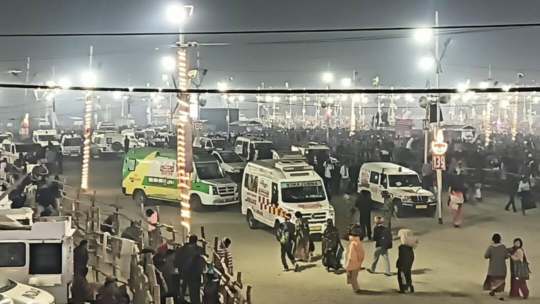 मौनी अमावस्या के स्नान से पहले संगम तट पर भगदड़, अस्पताल ले जाए गए घायल Maha kumbh 2025 Stampede reported on Sangam nose before Mauni Amavasya amrit snan मौनी अमावस्या के स्नान से पहले संगम तट पर भगदड़, अस्पताल ले जाए गए घायल