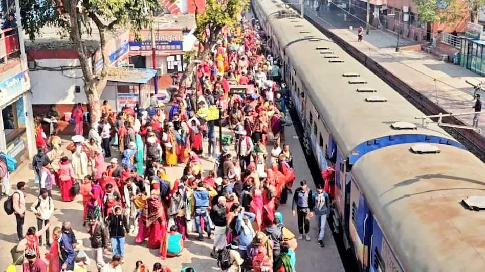 indian railways big decision over the maha kumbh stampede and most special trains are cancelled for prayagraj Mahakumbh Stampede: મહાકુંભમાં ભાગદોડ બાદ રેલવેનો મોટો નિર્ણય, પ્રયાગરાજ માટેની તમામ સ્પેશ્યલ ટ્રેનો રદ્દ