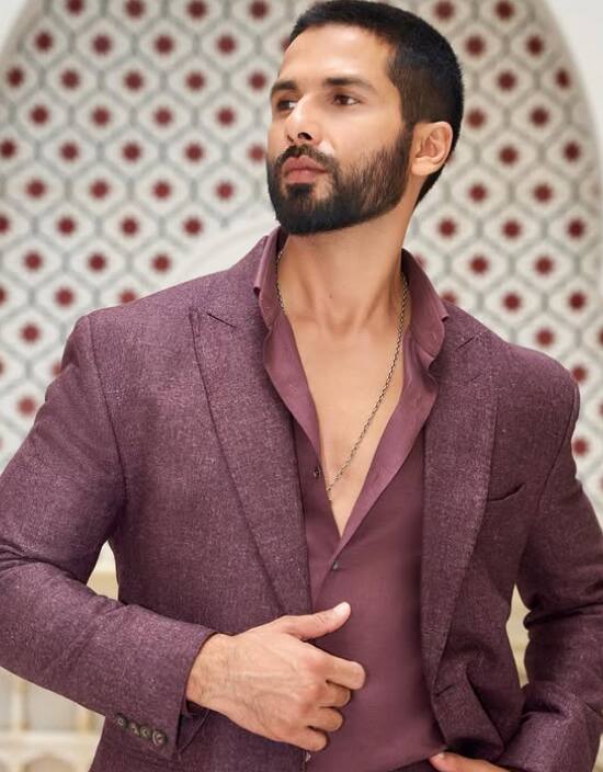 शाहिद कहते हैं, “ मैंने ऐसा बार-बार करने की कोशिश की, इससे पहले भी, कमीने और कुछ अन्य फिल्मों के साथ मैंने ऐसा किया था, मुझे लगता है कि यह मेरा एक हिस्सा रहा है सीखना, मेरी यात्रा और एक अभिनेता के रूप में मेरी प्रोग्रेस, मैं हमेशा इसकी तलाश में रहता हूं और मौका ढूंढता रहता हूं. जब भी मुझे लगेगा कि कोई भूमिका इसके लिए परफेक्ट है, तो मैं इसे ले लूंगा.