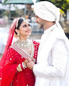 शादी के बाद हनीमून की जगह घूमने के लिए वैष्णो देवी गई 'इमली' फेम मेघा चक्रवर्ती, पति के साथ दिए पोज