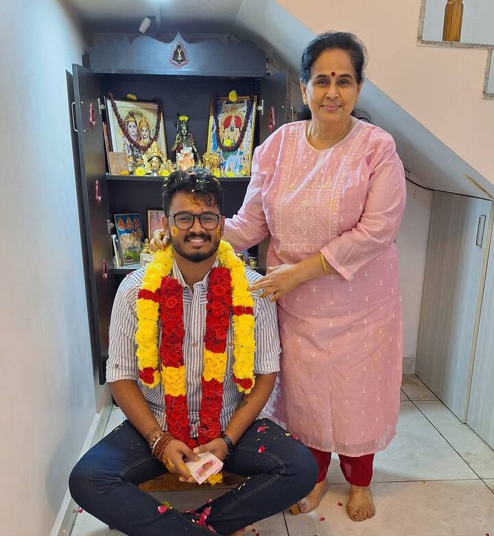 ரம்யா பாண்டியனுக்கு திருமண ஆகி 3 மாதமே ஆகும் நிலையில், இவருடைய தம்பி பரசுவுக்கு திருமண ஏற்பாடுகள் தீவிரம் அடைந்துள்ளது.