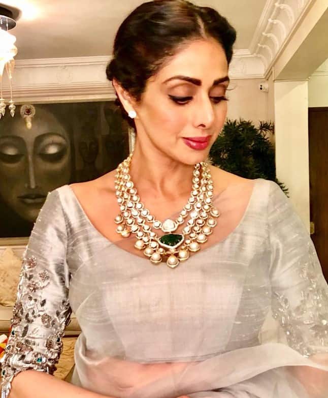 ਮਾਜਿਦ ਮੇਮਨ ਨੇ ਦੱਸਿਆ, “ਇੱਕ ਵਾਰ, ਮੈਂ ਇੱਕ ਕੇਸ ਵਿੱਚ ਸ਼੍ਰੀਦੇਵੀ ਦੀ ਨੁਮਾਇੰਦਗੀ ਕਰ ਰਿਹਾ ਸੀ। ਉਸ ਸਮੇਂ ਉਹ ਇੰਡਸਟਰੀ ਵਿੱਚ ਸਿਖਰ 'ਤੇ ਸੀ। ਲੋਕ ਉਨ੍ਹਾਂ ਦੀ ਇੱਕ ਝਲਕ ਪਾਉਣ ਲਈ ਦੀਵਾਨੇ ਸਨ, ਇੱਥੋਂ ਤੱਕ ਕਿ ਮੈਜਿਸਟਰੇਟ ਵੀ ਉਨ੍ਹਾਂ ਨੂੰ ਦੇਖਣ ਲਈ ਬਹੁਤ ਉਤਸੁਕ ਸੀ। ਮੈਂ ਛੋਟ ਲਈ ਅਰਜ਼ੀ ਦਿੱਤੀ, ਪਰ ਇਹ ਨਹੀਂ ਮਿਲੀ। ਜੱਜ ਨੇ ਮੈਨੂੰ ਆਪਣੇ ਮੁਵੱਕਿਲ ਨੂੰ ਅਦਾਲਤ ਵਿੱਚ ਬੁਲਾਉਣ ਲਈ ਕਿਹਾ ਕਿਉਂਕਿ ਉਹ ਸ਼੍ਰੀਦੇਵੀ ਨੂੰ ਦੇਖਣਾ ਚਾਹੁੰਦੇ ਸੀ। ਅੰਤ ਵਿੱਚ, ਜਦੋਂ ਉਹ ਅਦਾਲਤ ਵਿੱਚ ਆਈ, ਤਾਂ ਉਨ੍ਹਾਂ ਨੂੰ ਦੇਖਣ ਲਈ ਇਕੱਠੀ ਹੋਈ ਭੀੜ ਬੇਕਾਬੂ ਹੋ ਗਈ ਸੀ।