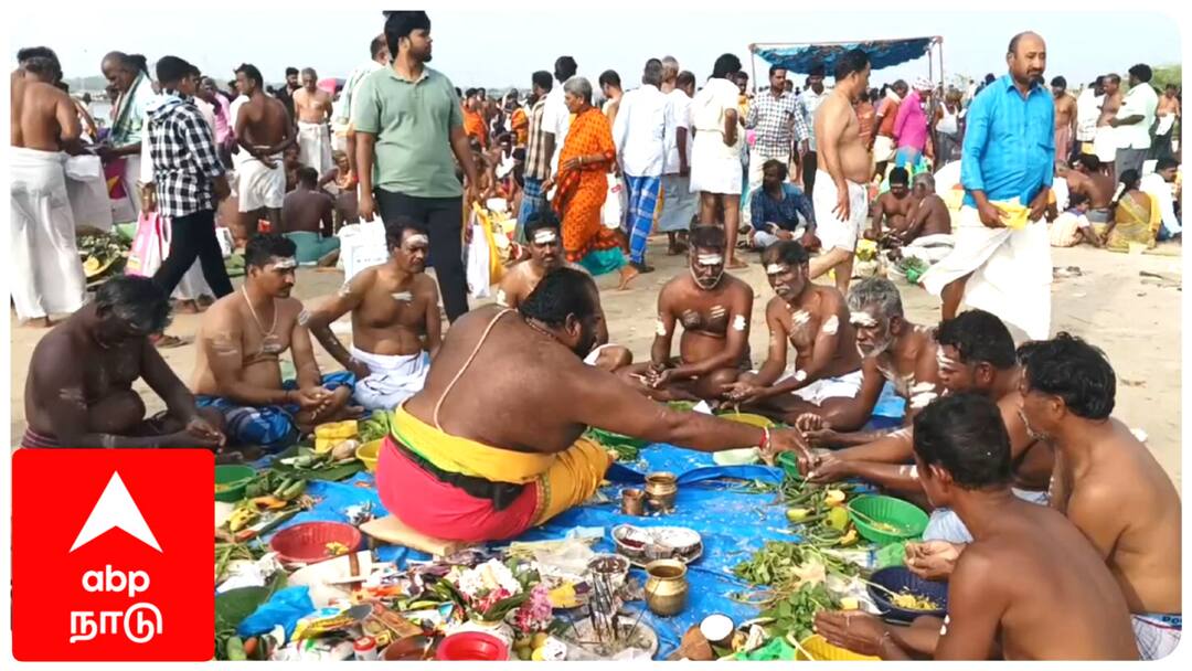 பூம்புகார் மற்றும் காவிரி துலா கட்டத்தில் அமாவாசை வழிபாட்டுக்காக திரண்ட பொதுமக்கள்.