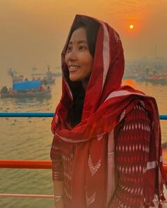 पीली धोती, गले में रुद्राक्ष की माला... मिलिंद सोमन ने पत्नी संग लगाई आस्था की डुबकी, महाकुंभ से सामने आईं तस्वीरें