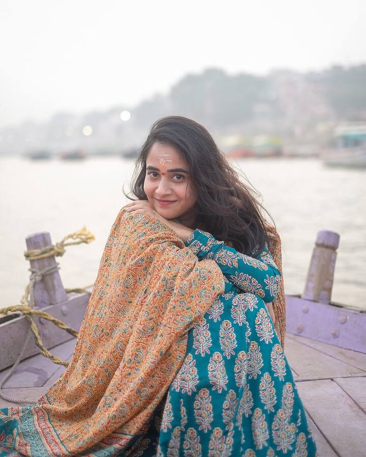 రీసెంట్గా శివుడితో ఉన్న ఫోటోను టాటూగా వేయించుకుంది. దానికి సంబంధించిన వీడియోను ఇన్స్టాలో షేర్ చేస్తూ.. శివయ్య తో నేను🥺❤️🫂 #mahadev 🙏 అంటూ షేర్ చేసింది.(Images Source : Instagram/Deepthi Sunaina)