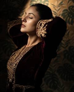 Shehnaaz Gill: या अभिनेत्रीने व्हॅनिटी व्हॅनमध्ये साजरा केला तिचा वाढदिवस, चाहत्यांसह फोटो केले शेअर!