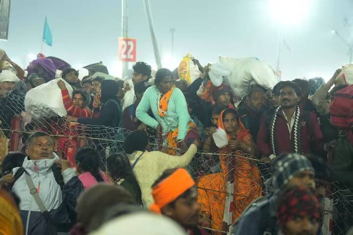महाकुंभातील चेंगराचेंगरीबाबत, संगम नाक्यावर स्नान केल्यामुळे अशी परिस्थिती उद्भवल्याचं सांगितलं जात आहे.