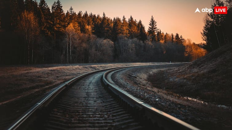 It costs so many crores of rupees to lay one kilometer of railway line know how much Indian Railways spends एक किलोमीटर रेल लाइन बिछाने में खर्च होते हैं इतने करोड़ रुपये, यकीन नहीं कर पाएंगे आप