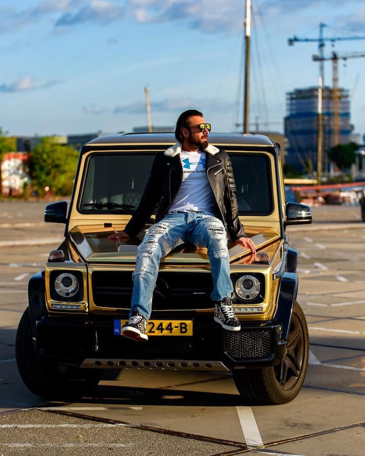 He admires Bollywood superstars Sanjay Dutt and Salman Khan, with whom he shares a personal connection, especially with Salman Khan, whom he has expressed admiration for in past interviews.