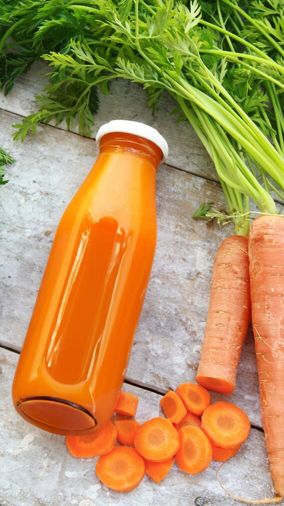 கேரட் ஜூஸின் 10 ஆச்சரியமூட்டும் ஆரோக்கிய நன்மைகள்