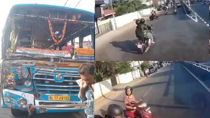 A lady biker causes chain of accidents in kerala ernakulam video gets viral என்னம்மா இப்படி பண்ணிட்டியேமா? ஒரே பைக்கால் அடுத்தடுத்து மோதிய வாகனங்கள்.. வைரல் வீடியோ
