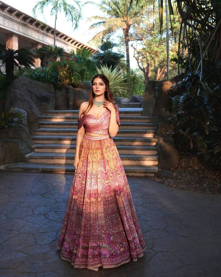 వరుస ఆఫర్స్ తో బిజీగా ఉన్న కోలీవుడ్ హీరోయిన్ మాళవిక మోహనన్..తెలుగులో రాజాసాబ్ మూవీతో ఎంట్రీ ఇస్తోంది