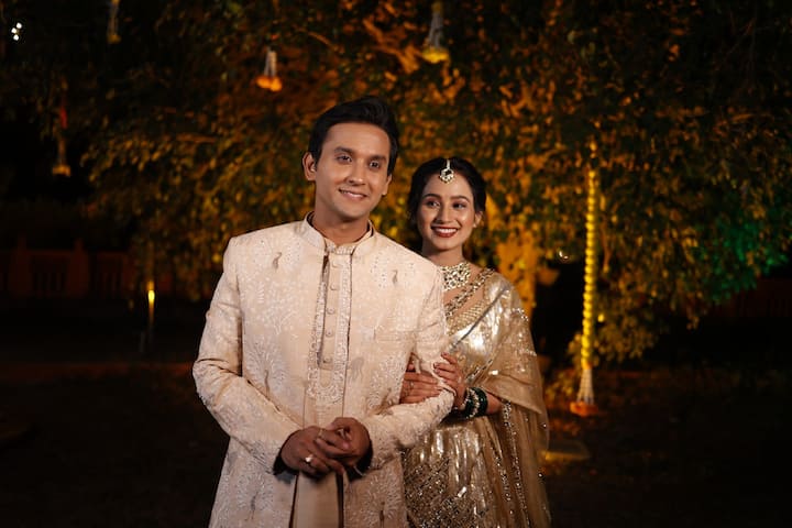 जान्हवी आणि जयंत लग्नाच्या पारंपारिक वेशात फारच सुंदर दिसत आहे.