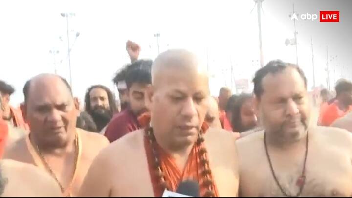 निरंजनी अखाड़े के महामंडलेश्वर आचार्य स्वामी कैलाशानंद गिरि ने भी मौनी अमावस्या के अवसर पर दूसरा अमृत स्नान किया. उन्होंने कहा कि आज हमने गंगा पूजन किया और लोगों की शांति और समृद्धि के लिए पूजा की. मैं प्रशासन और उत्तर प्रदेश के मुख्यमंत्री को स्नान के लिए किए गए सभी इंतजामों के लिए धन्यवाद देना चाहता हूं