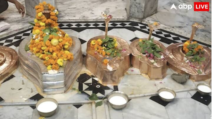 तक्षक तीर्थ मंदिर का प्रमुख आकर्षण ये है कि यहां नागों के श्रेष्ठ नाग तक्षक विराजमान हैं जिन्हें आदिकालीन तक्षक तीर्थ के रूप में जाना जाता है. धार्मिक मान्यताओं के अनुसार इस मंदिर में आने से विषबाधा से मुक्ति मिलती है और यहां के दर्शन मात्र से मनोकामनाएं पूरी होती हैं.