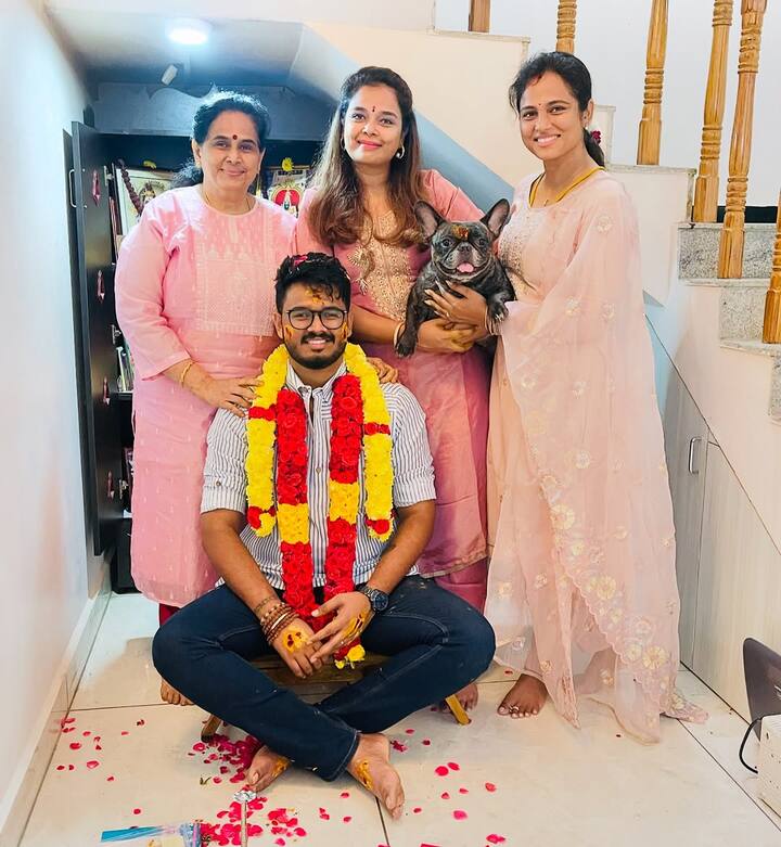 இறுதியாக தனக்கு ரிஷிகேஷில் தனக்கு யோகா சொல்லி கொடுத்த மாஸ்டரையே திருமணம் செய்து கொண்டு, இப்போது செட்டில் ஆகி விட்டார்.
