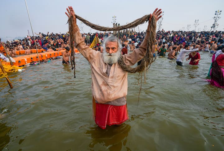 జనవరి 29వ తేదీ మౌని అమావాస్య పవిత్రమైన సందర్భం భారీగా భక్తులు వచ్చి పుణ్యస్నానం చేశారు.