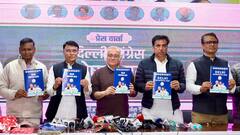 दिल्ली के लिए कांग्रेस का घोषणापत्र: लुभावने वादों के साथ अरविंद केजरीवाल पर यमुना में डुबकी वाला तंज