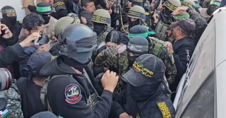 Hamas released 7 hostages including 7 Israeli citizens, Benjamin Netanyahu raised this demand after the video surfaced हमास ने 7 इजरायली नागरिकों सहित 7 बंधकों को किया रिहा, वीडियो सामने आने पर बेंजामिन नेतन्याहू ने उठाई ये मांग