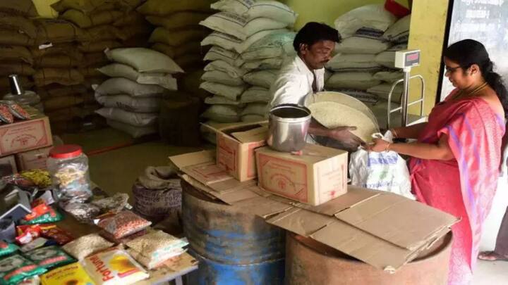 भारत सरकार इन सभी को नेशनल फूड सिक्योरिटी एक्ट के तहत कम कीमत पर और फ्री राशन मुहैया करवाती है. इसके लिए सभी लोगों को राशन कार्ड जारी किया जाता है. जिसे दिखाकर वह फ्री राशन की सुविधा का लाभ ले पाते हैं.