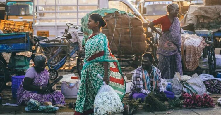 difference between urban and rural consumer expenditure in the country decreased figures revealed देश में शहरी और ग्रामीण उपभोक्ता खर्च में अंतर घटा, औसत मासिक खर्च बढ़ा, सामने आए आंकड़े