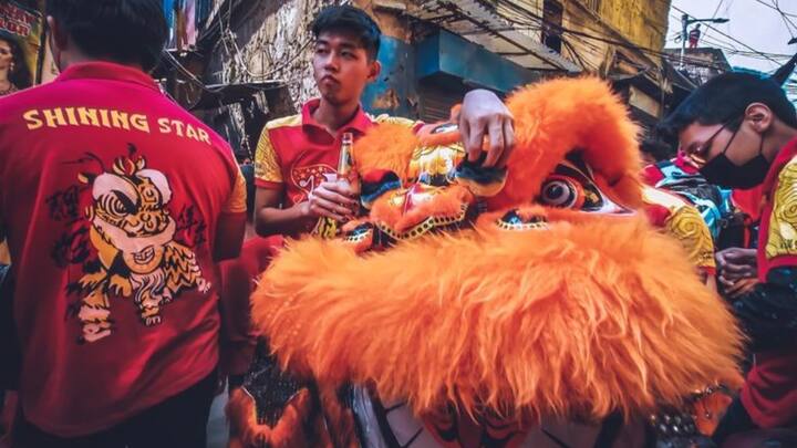 The Chinese Lunar New Year was celebrated on 29th January. This day marks the start of the lunar calendar. Chinese Lunar New Year is also celebrated by the Chinese community in Kolkata. People enjoy this day with their families, traditional feasts, dragon dances, and ritual, bringing good fortune and prosperity for the coming year. (Image Source: Pinterest/kolkatarchobiwala)