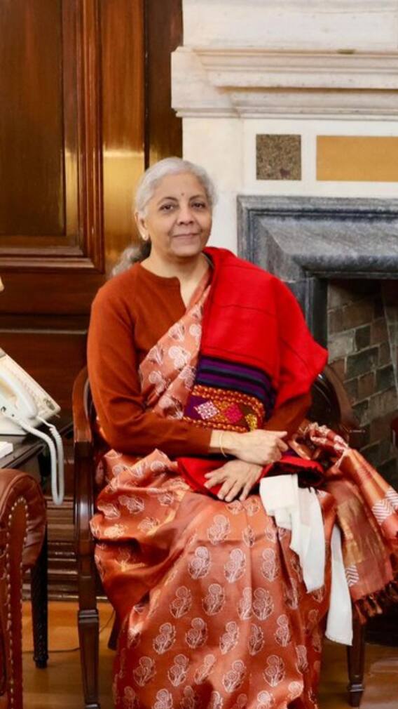 நிர்மலா சீதாராமன் இதுவரை தாக்கல் செய்த பட்ஜெட்களின் நெட்வொர்த்!