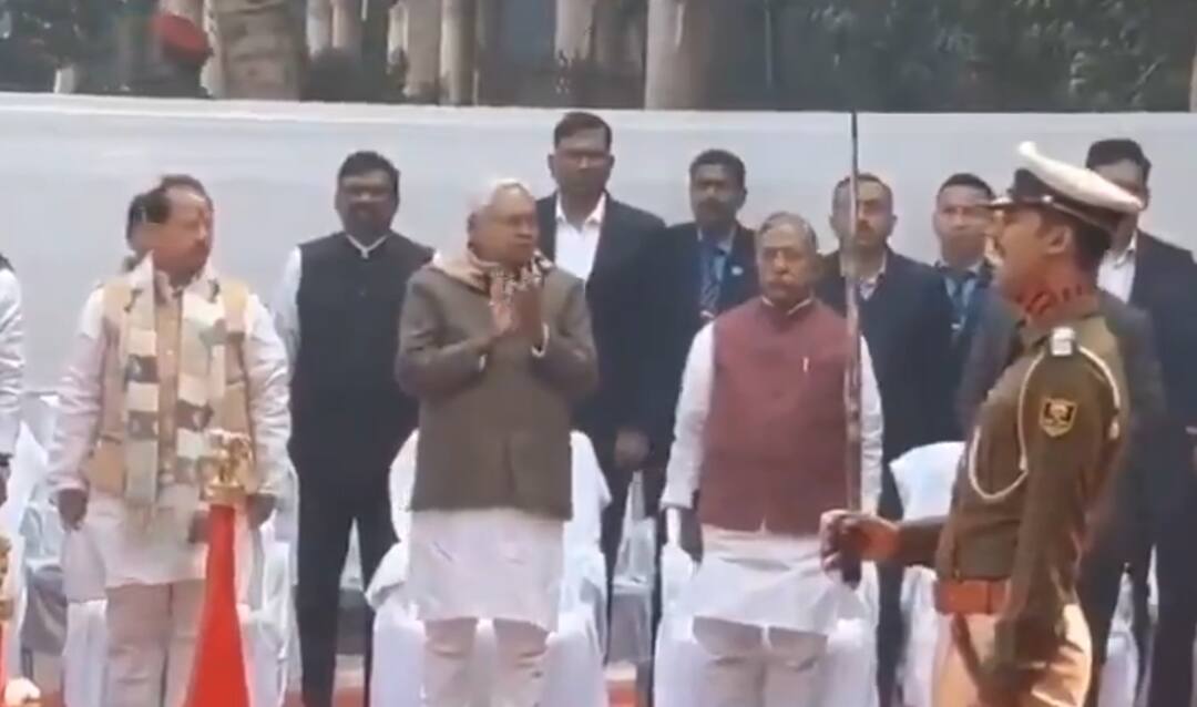 Nitish's Faux Pas At Mahatma Gandhi's Death Anniversary Event, Starts Clapping During Guard Of Honour - Video Viral video shows Bihar Chief Minister Nitish Kumar clapping during a state ceremony on Gandhi's death anniversary Nitish's Faux Pas At Mahatma Gandhi's Death Anniversary Event, Starts Clapping During Guard Of Honour - Video
