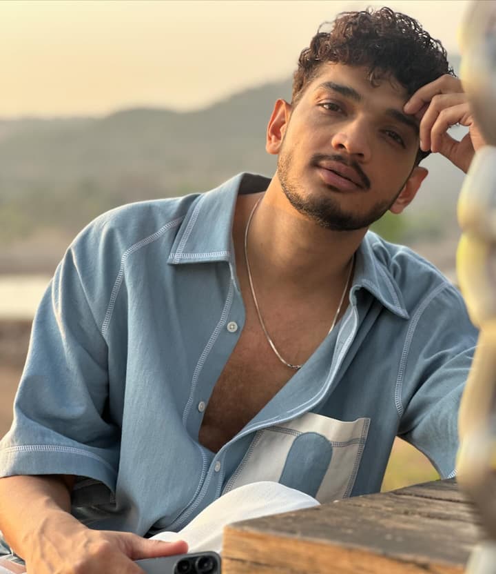 फर्स्ट कॉपी - इस सीरीज में फेमस कॉमेडियन और ‘बिग बॉस 17’ के विनर मुनव्वर फारूकी नजर आने वाले हैं. मुनव्वर के साथ इसमें गुलशन ग्रोवर जैसे दिग्गज एक्टर भी होंगे.