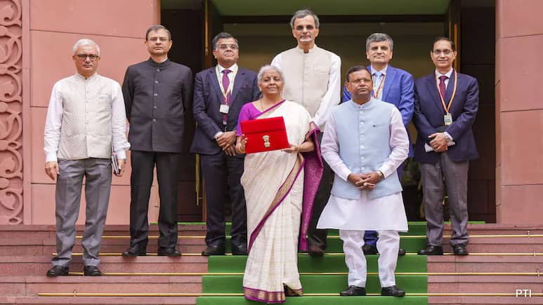 Budget 2025: Meet Nirmala Sitharaman's Core Team Behind The Making Of Union Budget 2025 Budget 2025:பட்ஜெட் தயாரிப்பு குழுவில் இருப்பவர்கள் யார்? நிர்மலா சீதாராமன் டீம் இதுதான்!
