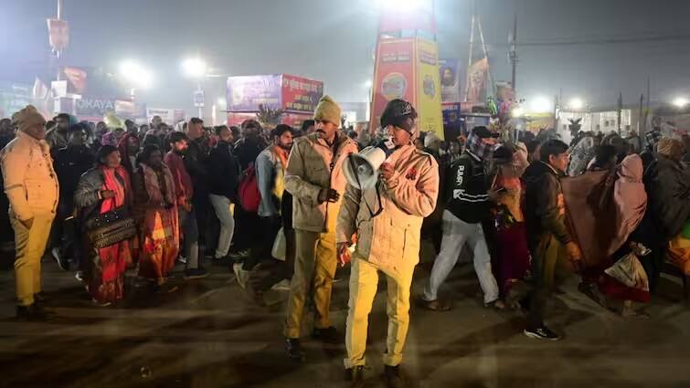 five major changes made after stampede in the prayagraj kumbh place in between maha kumbh 2025 mela મહાકુંભઃ ભાગદોડ બાદ પ્રયાગરાજમાં 5 મોટા ફેરફાર, VVIP પાસ રદ્દ, ગાડીઓની એન્ટ્રી પર પણ રોક
