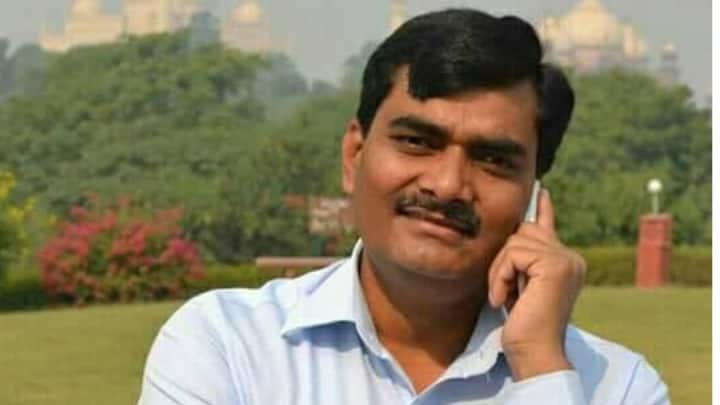 ২০১০ সালে ইন্দ্র বিক্রম সিং পিসিএস থেকে আইএএস হিসেবে প্রশাসনিক পদোন্নতি পান এবং এভাবেই তার আইএএস কর্মজীবন শুরু হয়।