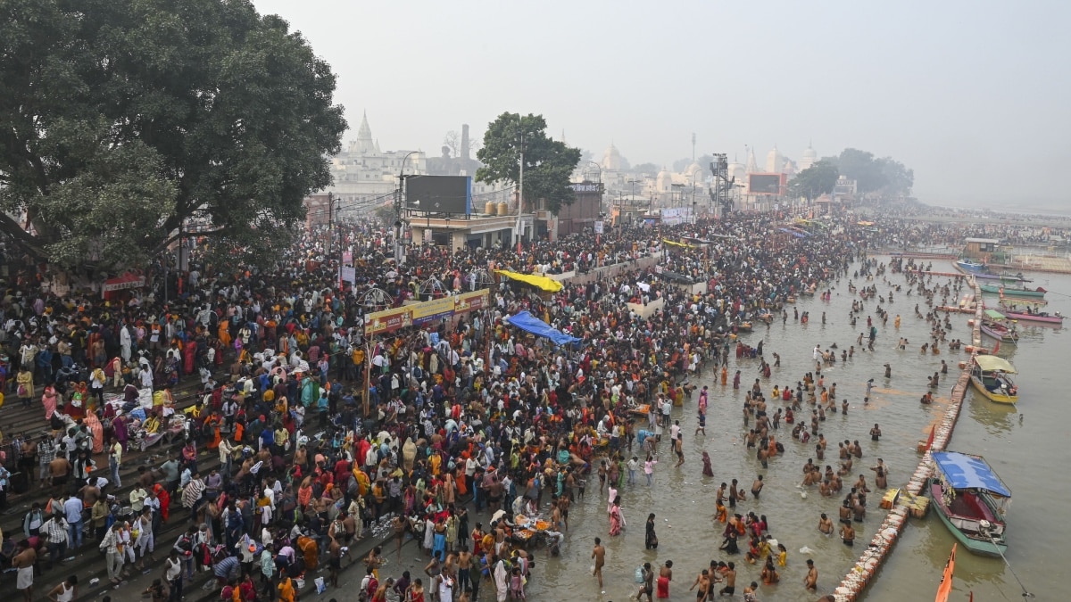 Ram Mandir: मौनी अमावस्या पर अयोध्या में उमड़ा आस्था का सैलाब, रिकॉर्ड 15 लाख श्रद्धालु पहुंचे