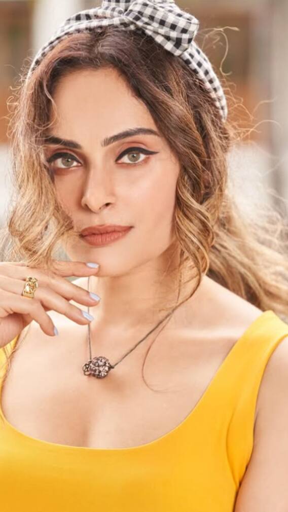 ஹிந்தி பிக்பாஸில் கலக்கிய ஸ்ருத்திகாவின் ட்ரெண்டி போட்டோஸ்!