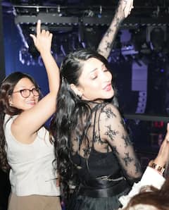 Shruti Haasan : బర్త్​డే ఫోటోలు షేర్ చేసిన శృతి హాసన్.. ఈ ఏడాదితో 39లోకి అడుగుపెట్టేసిందిగా