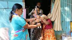 Jalgaon : जळगावमध्ये पालिकेचा वृद्ध दाम्पत्याचा घरावर हातोडा, फरफटत घरातून बाहेर काढलं