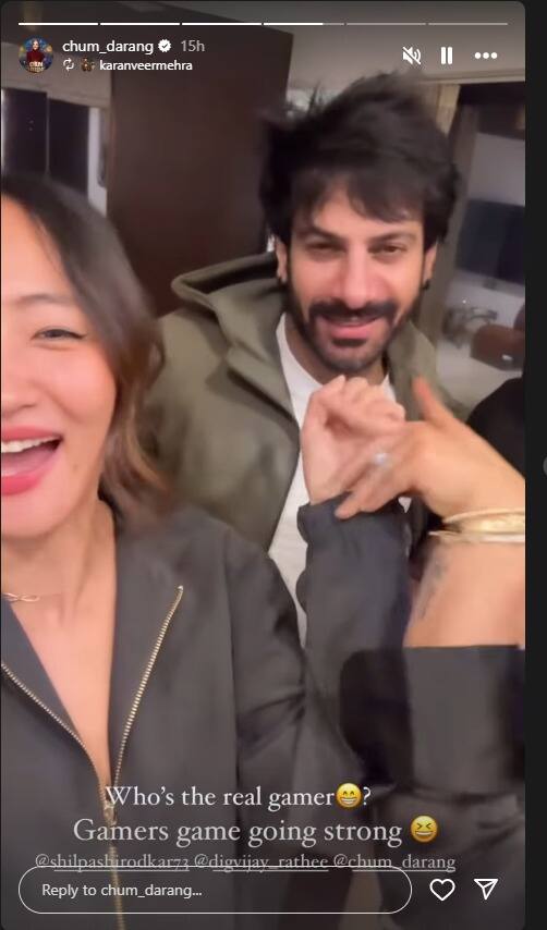 इस पार्टी से कई सारी तस्वीरें अब करणवीर ने अपने इंस्टाग्राम अकाउंट की स्टोरी पर शेयर की है. जिसे चुम और शिल्पा दोनों ने रीपोस्ट भी किया.