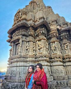 Rasha Thadani Visits 12th Jyotirlinga Wih Raveena Tandon. Shares Pics