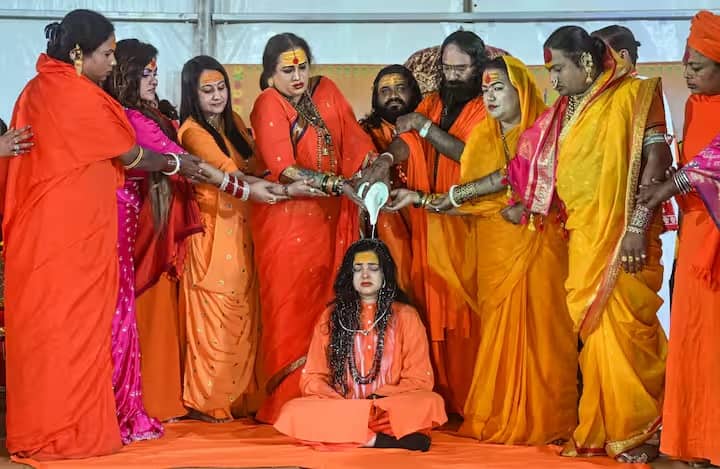 mamta-kulkarni-and-lakshmi-narayan-tripathi-were-removed-from acharya-mahamandaleshwar-post Kinnar Akhada: કિન્નર અખાડાની મોટી કાર્યવાહી, મમતા કુલકર્ણી અને લક્ષ્મી નારાયણને મહામંડલેશ્વરના પદ પરથી હટાવી દીધા