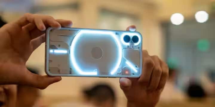 એવું માનવામાં આવે છે કે આ ફોનના બેક પેનલ પર ગ્લાઇફ ઇન્ટરફેસ હશે જેમાં કેટલાક નવા ફેરફારો જોઈ શકાય છે.