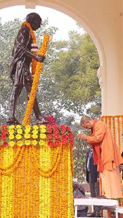 सीएम योगी ने महत्मा गांधी की पुण्यतिथि पर माल्यार्पण किया | ABP SHORTS