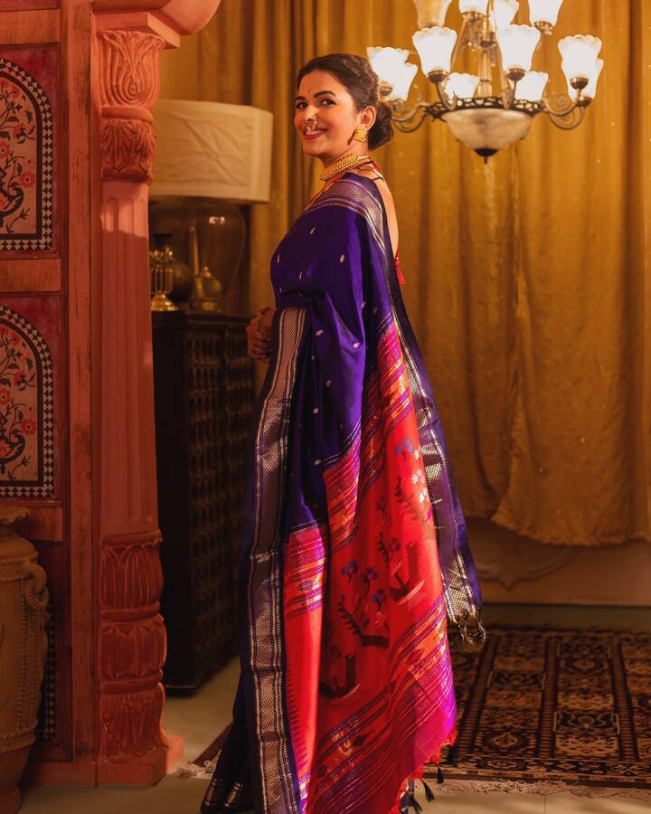 मराठी रसिकांच्या मनावर अधिराज्य करणारी अभिनेत्री मिताली मयेकर नेहमीच तिच्या चाहत्यांना तिच्या निखळ सौंदर्याने घायाळ करत असते.