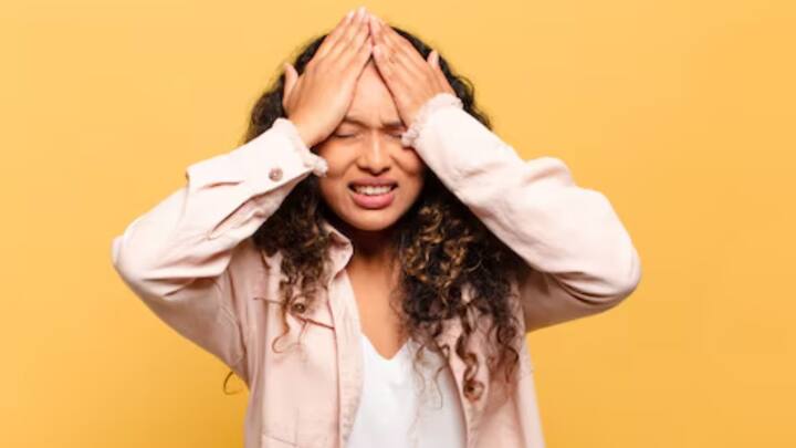 মানসিক চাপ কমবেশি সকলেরই থাকে। কখনও সেই মানসিক চাপ সহ্যের সীমা ছাড়ায়। বিভ্রান্ত বোধ করি আমরা, অসহায় লাগে নিজেকে।