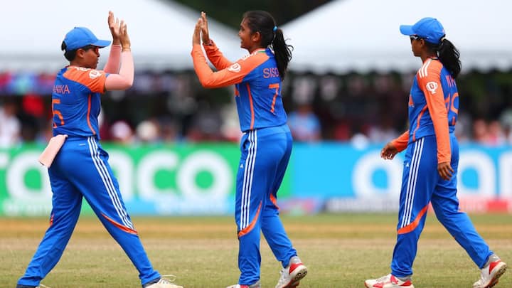 भारत ने सेमीफाइनल मैच शुक्रवार को इंग्लैंड के खिलाफ खेला. इसमें 9 विकेट से जीत दर्ज की. अब टीम इंडिया रविवार को दक्षिण अफ्रीका से भिड़ेगी.