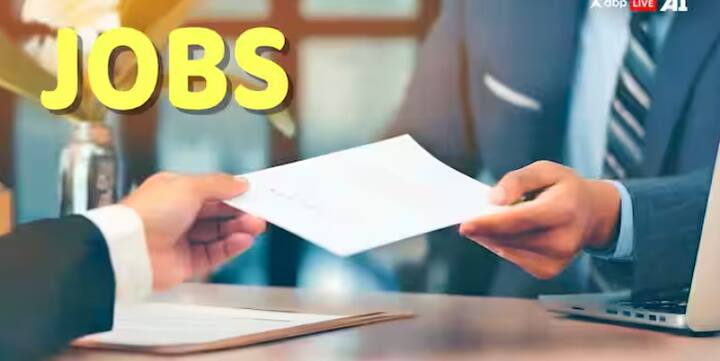 ਨੌਕਰੀ ਦੀ ਭਾਲ ਕਰ ਰਹੇ ਉਮੀਦਵਾਰਾਂ ਲਈ ਇੱਕ ਸੁਨਹਿਰੀ ਮੌਕਾ ਹੈ। ਕੇਂਦਰੀ ਸੈਕੰਡਰੀ ਸਿੱਖਿਆ ਬੋਰਡ (CBSE) ਨੇ ਹਾਲ ਹੀ ਵਿੱਚ ਸੁਪਰਡੈਂਟ (Superintendent) ਅਤੇ ਜੂਨੀਅਰ ਸਹਾਇਕ (Junior Assistant)ਦੀਆਂ 212 ਅਸਾਮੀਆਂ ਦੀ ਭਰਤੀ ਲਈ ਅਰਜ਼ੀ ਪ੍ਰਕਿਰਿਆ ਸ਼ੁਰੂ ਕੀਤੀ ਸੀ, ਜੋ ਕਿ ਖਤਮ ਹੋਣ ਵਾਲੀ ਹੈ। ਇੱਛੁਕ ਅਤੇ ਯੋਗ ਉਮੀਦਵਾਰ ਅਧਿਕਾਰਤ ਵੈੱਬਸਾਈਟ cbse.gov.in 'ਤੇ ਜਾ ਕੇ ਅਰਜ਼ੀ ਦੇ ਸਕਦੇ ਹਨ। ਇਸ ਮੁਹਿੰਮ ਲਈ ਅਰਜ਼ੀ ਦੇਣ ਦੀ ਆਖਰੀ ਮਿਤੀ ਅੱਜ ਹੈ। ਉਮੀਦਵਾਰਾਂ ਨੂੰ ਆਖਰੀ ਮਿਤੀ ਤੋਂ ਬਾਅਦ ਅਰਜ਼ੀ ਦੇਣ ਦਾ ਮੌਕਾ ਨਹੀਂ ਮਿਲੇਗਾ। ਉਮੀਦਵਾਰ ਇੱਥੇ ਦਿੱਤੇ ਗਏ ਸਟੈਪਸ ਰਾਹੀਂ ਅਰਜ਼ੀ ਦੇ ਸਕਦੇ ਹਨ।