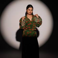 Prajakta Mali : तरुणांची क्रश असलेल्या प्राजक्ता माळीचा हटके लूक; पाहा रफल साडीतले फोटो!