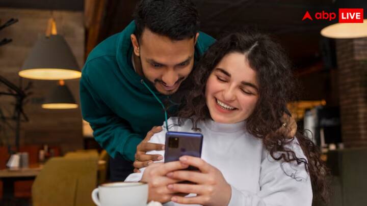 स्कॉटलैंड में जन्मी क्रिस्टी से उनका कनेक्शन जुुड़ा और बात करते करते दोनों को एक दूसरे से प्यार हो गया. मैसेज के बाद दोनों में फोन पर बातें होने लगी. जिसके बाद दोनों की मुलाकात भी होने लगी.