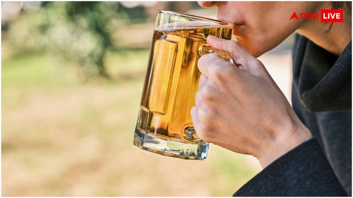 हालांकि, अंग्रेजों के भारत आने के बाद शराब को एक व्यवसाय का रूप मिल गया. यह सोमरस अब मॉर्डर बीयर बन चुकी थी. 1716 तक बीयर को इंग्लैंड से भारत में आयात किया जा रहा था. हालांकि, इतनी लंबी यात्रा से बीयर की क्वालिटी खराब हो रही थी, जिसके बाद एडवर्ड अब्राहम डायर 1830 में भारत की पहली कसौली ब्रेवरी की स्थापना की। यहां से लॉयन ब्रांड बीयर का उत्पादन शुरू हुआ.