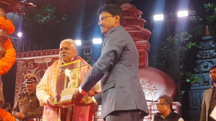 देश की अर्थव्यवस्था में पर्यटन का योगदान 6.5 फीसदी है. उसमें लगातार बढ़ोतरी हो रही है. सभी अंतर्राष्ट्रीय मंच पर पर्यटन की उपस्थिति सुनिश्चित करने की दिशा में कार्य की जा रही है. डोभी में बिहार के सबसे बड़े औद्योगिक क्षेत्र का निर्माण होने जा रहा है। गया एयरपोर्ट के विस्तार की दिशा में कार्य किया जा रहा है.